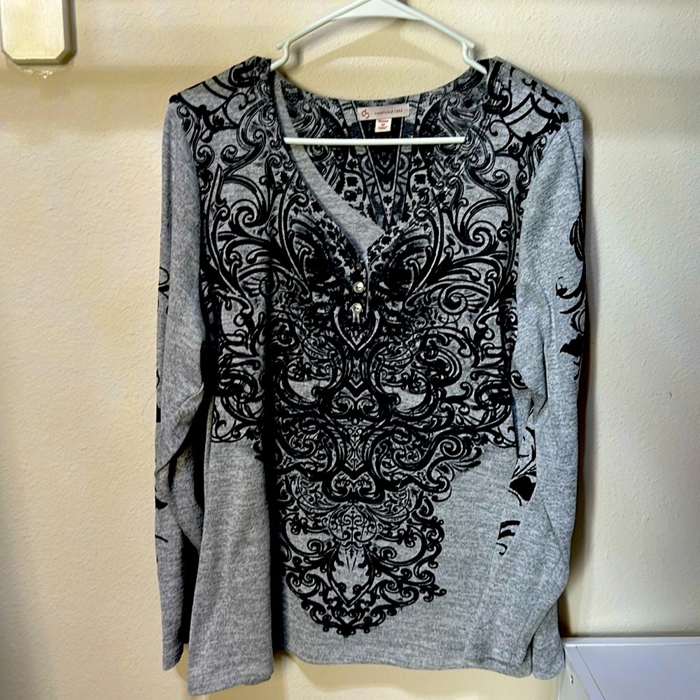 Gray patterned v neck CG Brand